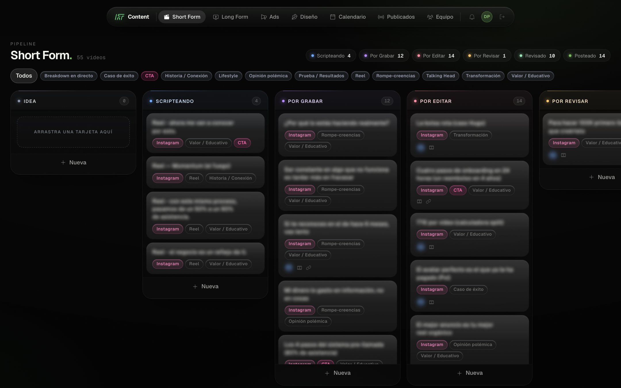 Tablero de reels del hub con sus columnas de trabajo y los títulos de las tarjetas difuminados